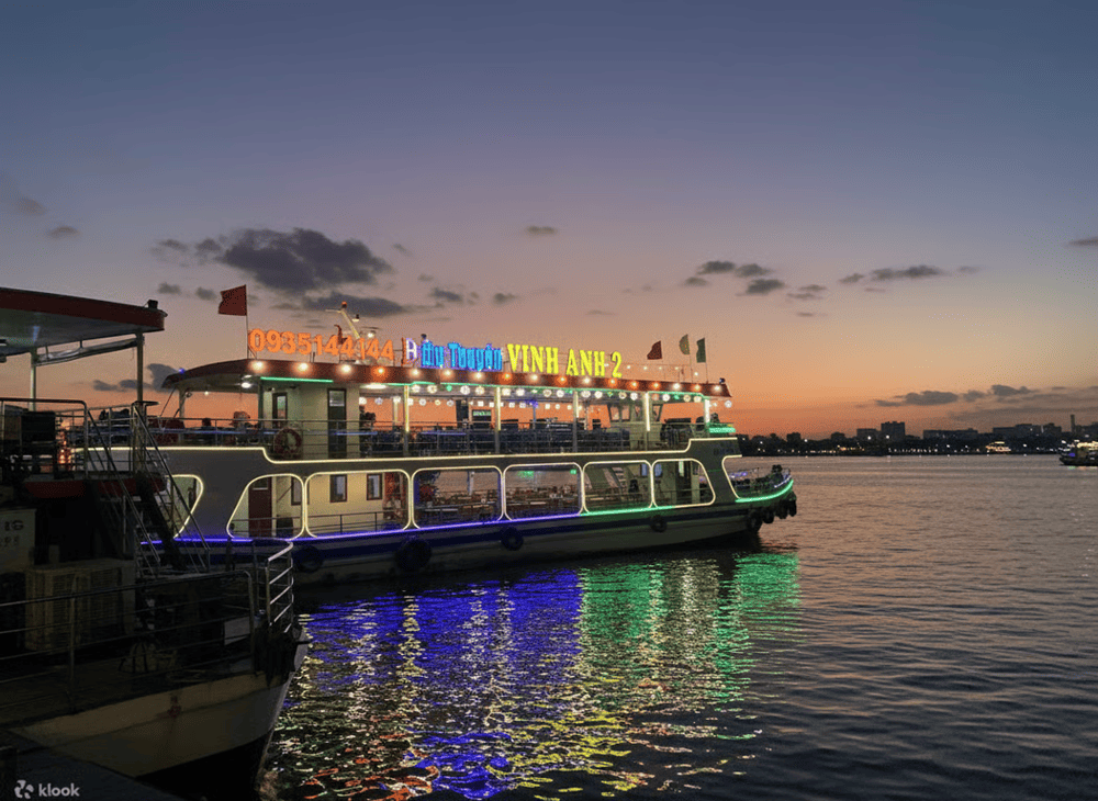 Sailing on a luxury yacht along the Han River is an unforgettable way to admire Da Nang’s dazzling skyline